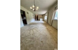 501 W CRESTWOOD Drive, Eureka, IL 61530