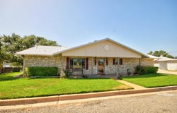 204 Sunset Drive, Llano, TX 78643