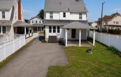 2020 Green Ridge Street, Dunmore, PA 18512