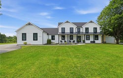 8658 E Main Road, Le Roy, NY 14482
