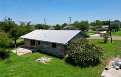 209 Prairie Avenue, Rogers, TX 76569