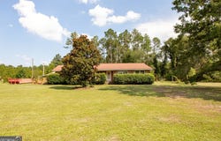 542 Ga Highway 64, Alma, GA 31510