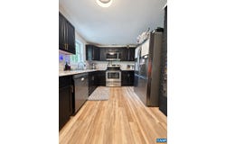 596 N LAKESHORE DR, LOUISA, VA 23093