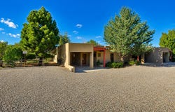 18 Comanche, El Prado, NM 87529