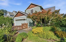 108 S 5TH St, Carlton, OR 97111