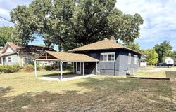 305 W Kansas Ave, Medicine Lodge, KS 67104