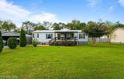 171 E Memorial Drive, Jacksboro, TN 37757