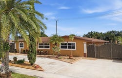 7858 NW 171st St, Hialeah, FL 33015