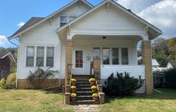 19 Brooklyn Dr, Glenville, WV 26351