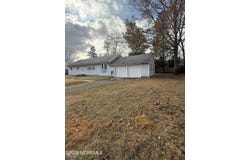 574 Hopping Road, Belford, NJ 07718