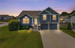 10006 E 212th Street, Peculiar, MO 64078