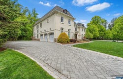 1 Sandstone Ridge, Upper Saddle River, NJ 07458