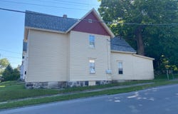 33 2nd St, Gloversville, NY 12078