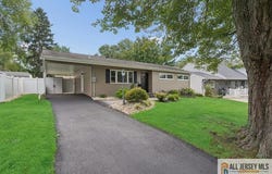 9 Bucknell Road, Old Bridge, NJ 08859