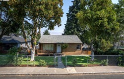 417 E 13TH St, TheDalles, OR 97058