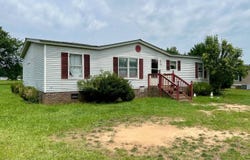 1809 E Main St Ext, Bennettsville, SC 29512