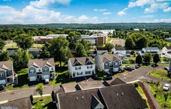 909 STILL WATERS, PENNSBURG, PA 18073