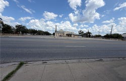 707 Nueces St, George West, TX 78022