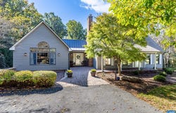 686 E F ST, ELKTON, VA 22827
