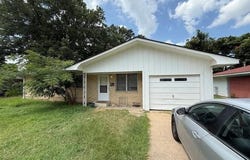 1703 Belmoor Dr., Pine Bluff, AR 71601