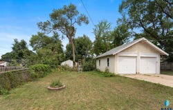820 W 7Th St, Sioux Falls, SD 57104