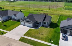 425 Dutch Drive, Robins, IA 52328