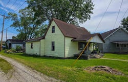 39 NW 4TH Street, Linton, IN 47441