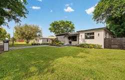 904 NW 6th Ter, Hallandale Beach, FL 33009