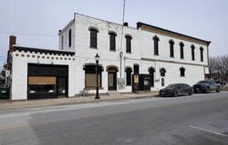 20 W SIDE Square, Macomb, IL 61455