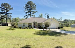 1617 Baymeadows Dr E, Douglas, GA 31535