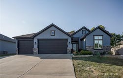 2003 Creek View Lane, Raymore, MO 64083