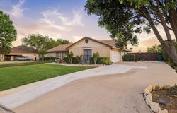 15224 PARK PLACE DR, Lytle, TX 78052