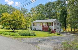 2135 Lakeview Drive, Powhatan, VA 23139