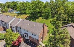 329 Spring Run Dr, Monroeville, PA 15146