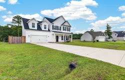 604 Macy Place, Hubert, NC 28539