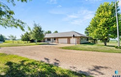 46036 268th St, Chancellor, SD 57015