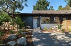 3271 New York Drive, Pasadena, CA 91107