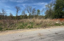 2745 S Meadowlark Avenue, Springfield, MO 65807
