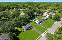 41 Kipling Way, Manalapan, NJ 07726