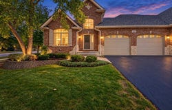 701 Kelly Court, Roselle, IL 60172
