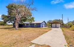 652 Mockingbird Lane, Goliad, TX 77963