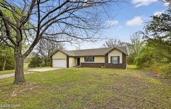 101 Stonegate Drive, Carterville, MO 64835