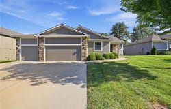 3817 SW Briarwood Oaks Drive, Blue Springs, MO 64015