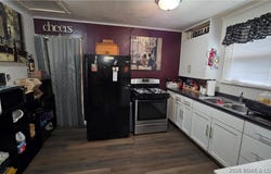 410 S Oak St, Versailles, MO 65084
