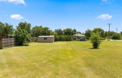 E 5th Street, Crawford, TX 76638