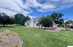 1704 S Nicklaus Drive, Clinton, MO 64735