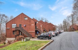 1 Purgatory Ct, Vernon Twp., NJ 07462-5511