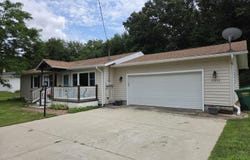 27853 Burmax Park, Dowagiac, MI 49047