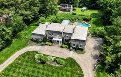 21 Baldwin Rd, Saddle River Boro, NJ 07458-3203