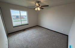 9426 W Tunis Dr, Sioux Falls, SD 57106
